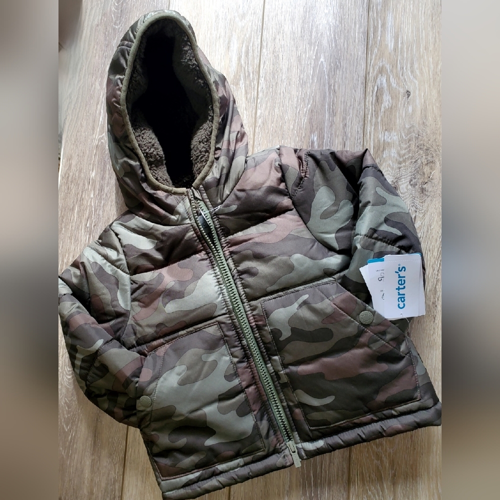 Carter's boys camoflauge puffer jacket with faux fur hood Size 2T